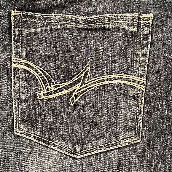 👖 LN Wrangler brand boot cut junior’s jeans - Picture 8 of 8